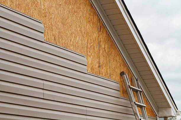 Professional Siding technician working in Pleasant Hill, TX